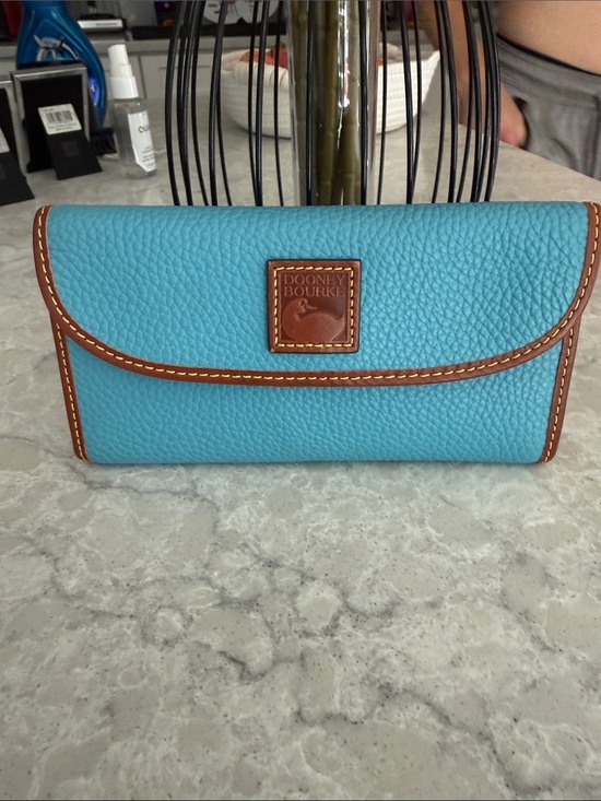 Dooney & Bourke Handbags - Dooney & Bourke Pebble Grain continental clutch wallet